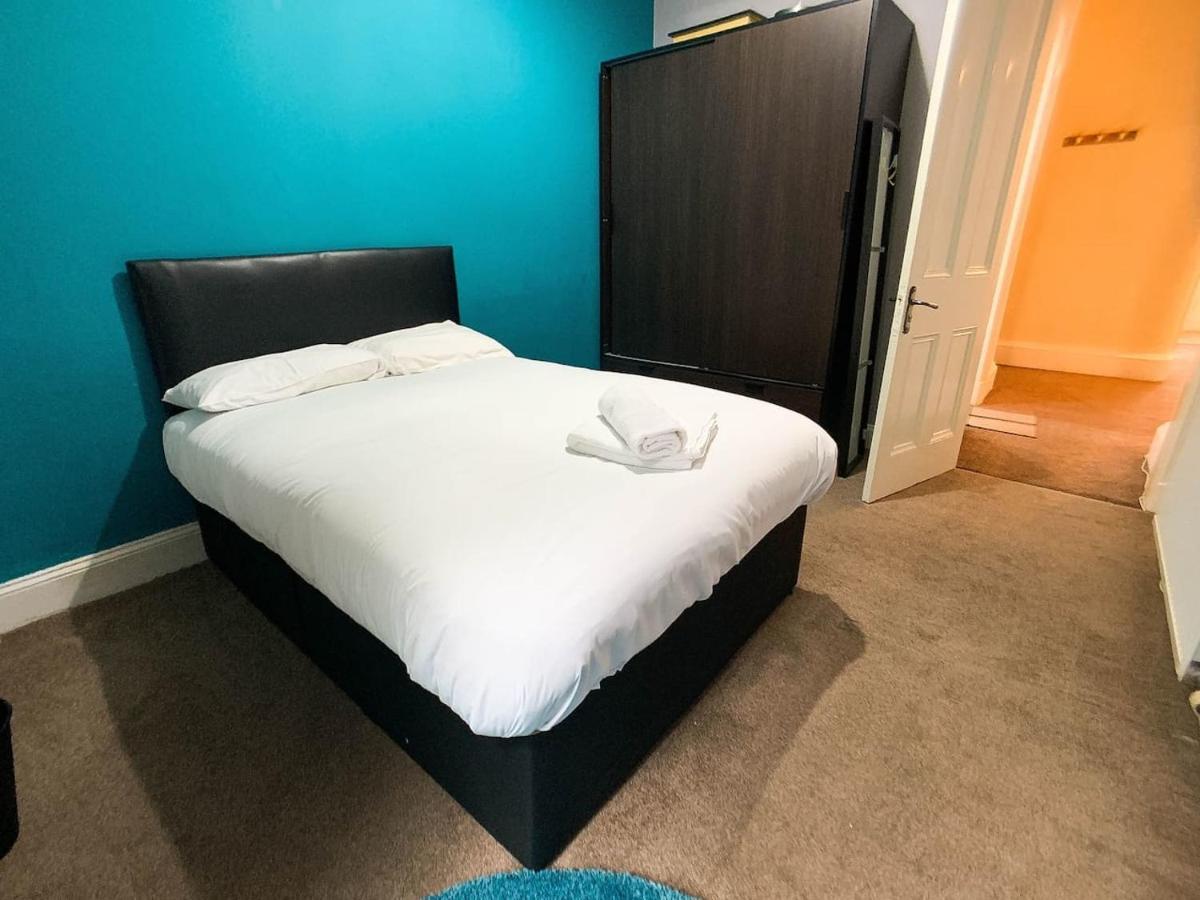 Large Glasgow South Family Home - Free Parking Esterno foto