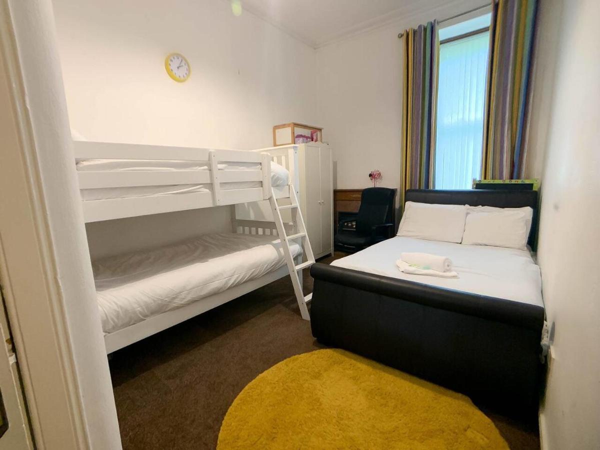 Large Glasgow South Family Home - Free Parking Esterno foto