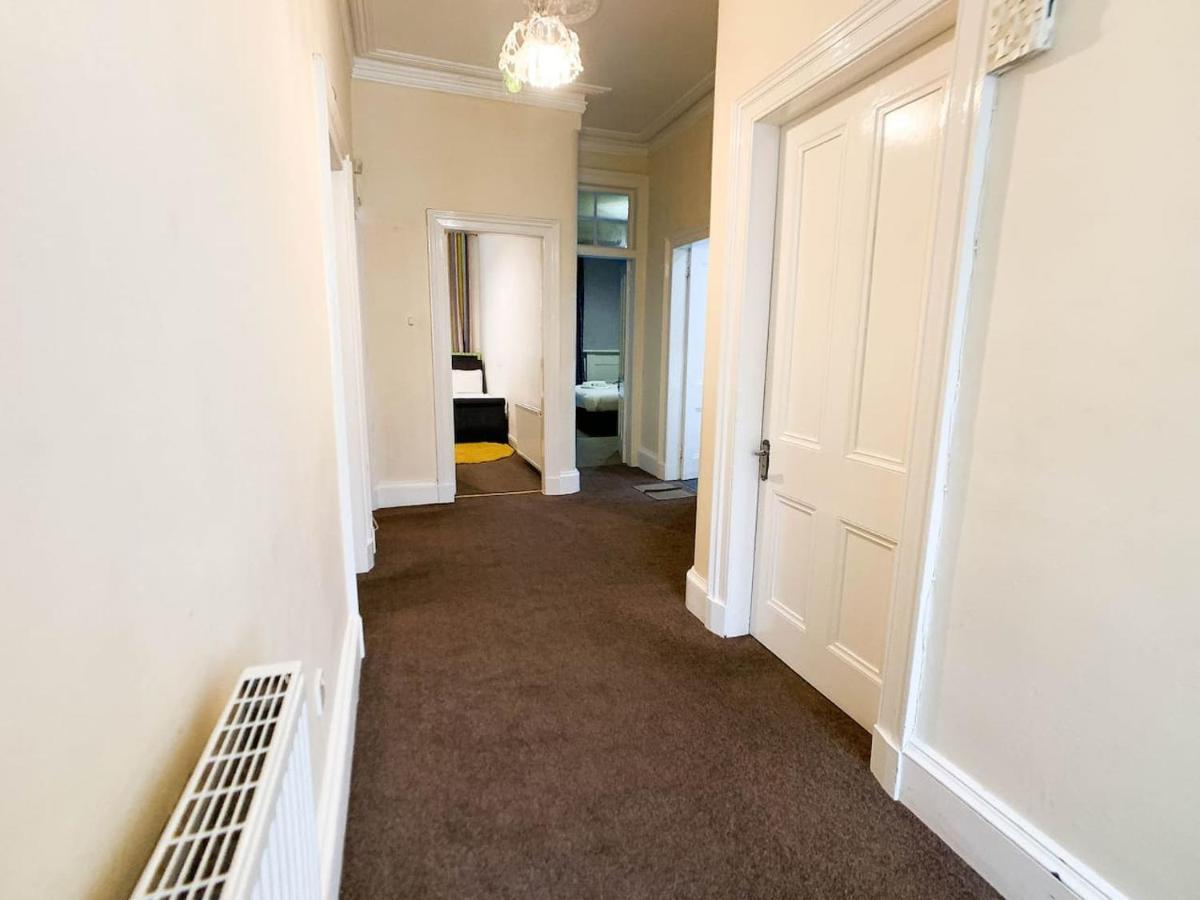 Large Glasgow South Family Home - Free Parking Esterno foto
