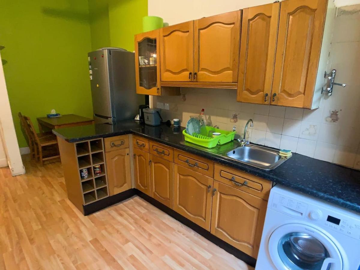 Large Glasgow South Family Home - Free Parking Esterno foto